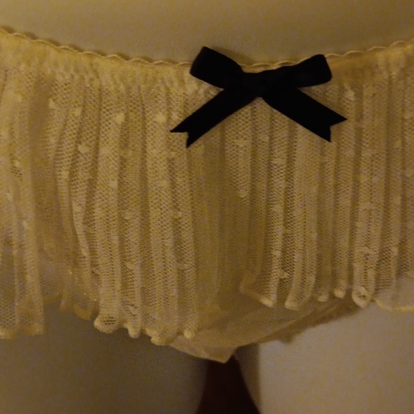 NWT VICTORIA SECRETS WHITE STRING BIKINI LARGE - Picture 3 of 5